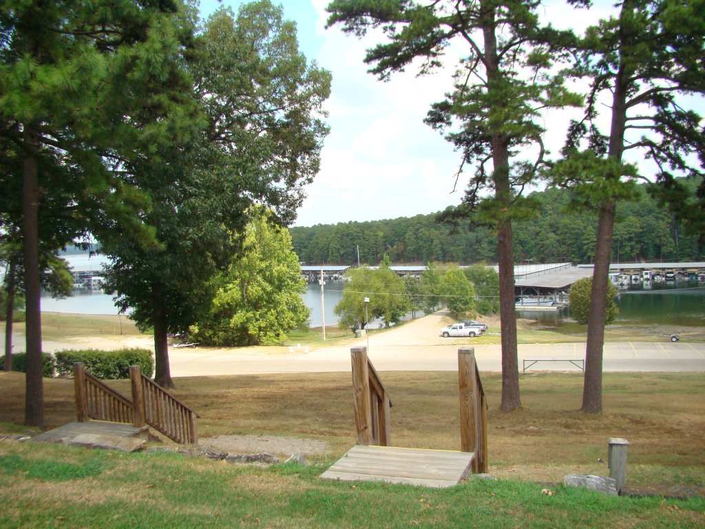 GR5 - Mountain Harbor Queen Guest Room on Lake Ouachita Vacation Rental in Arkansas - RedAwning