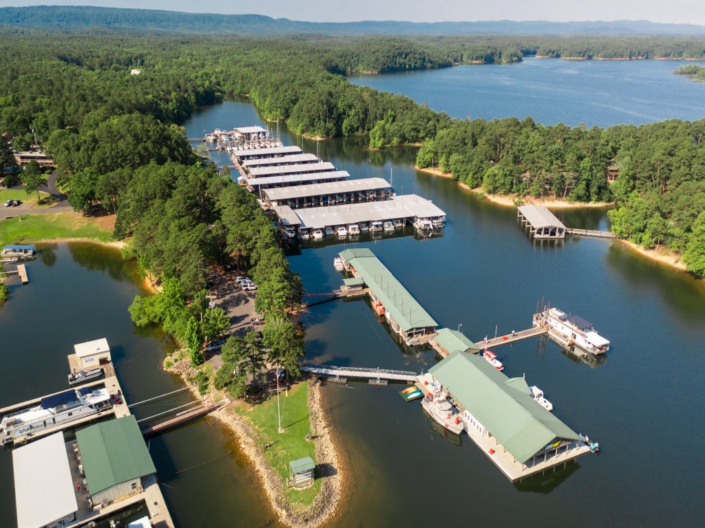GR4 - Mountain Harbor Queen Guest Room on Lake Ouachita Vacation Rental in Arkansas - RedAwning