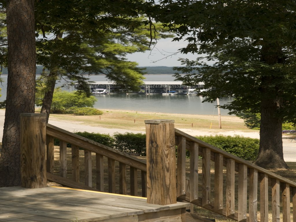 Mountain Harbor King Guest Room on Lake Ouachita Vacation Rental in Arkansas - RedAwning