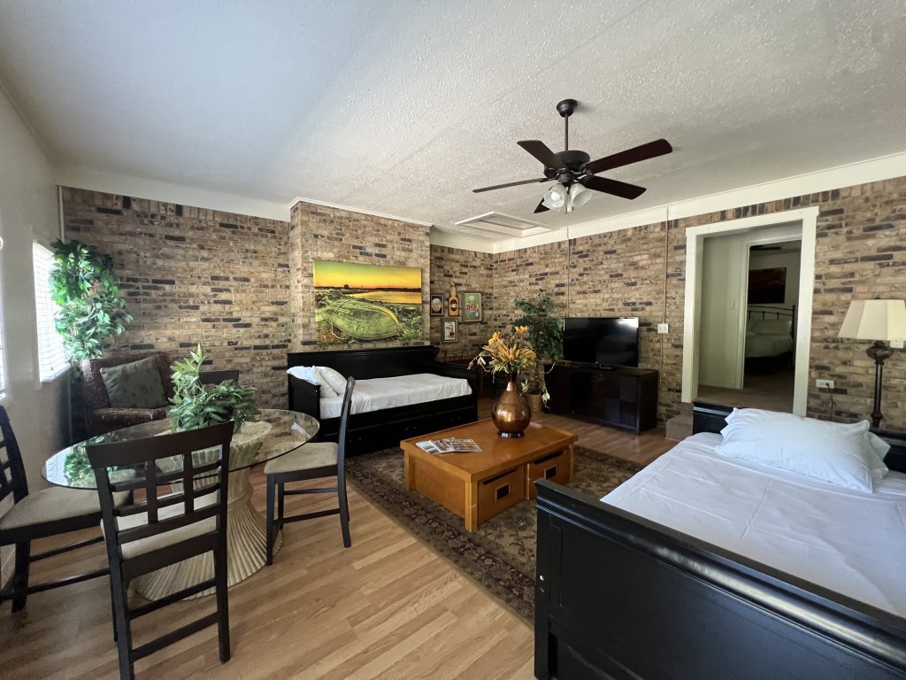 House on the Creek Vacation Rental in Arkansas - RedAwning