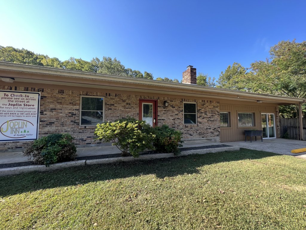 House on the Creek Vacation Rental in Arkansas - RedAwning