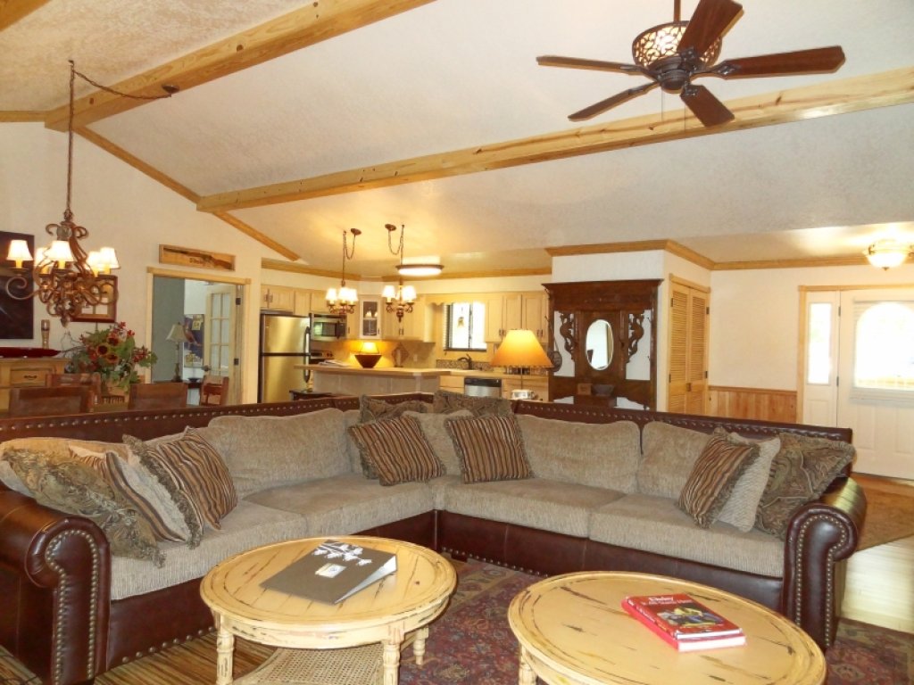C22 - Luxury three bedroom, three bath cottage with  hot  overlooking Lake Ouachita Vacation Rental in Arkansas - RedAwning
