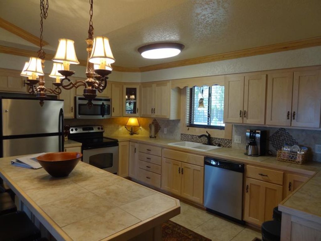 C22 - Luxury three bedroom, three bath cottage with  hot  overlooking Lake Ouachita Vacation Rental in Arkansas - RedAwning