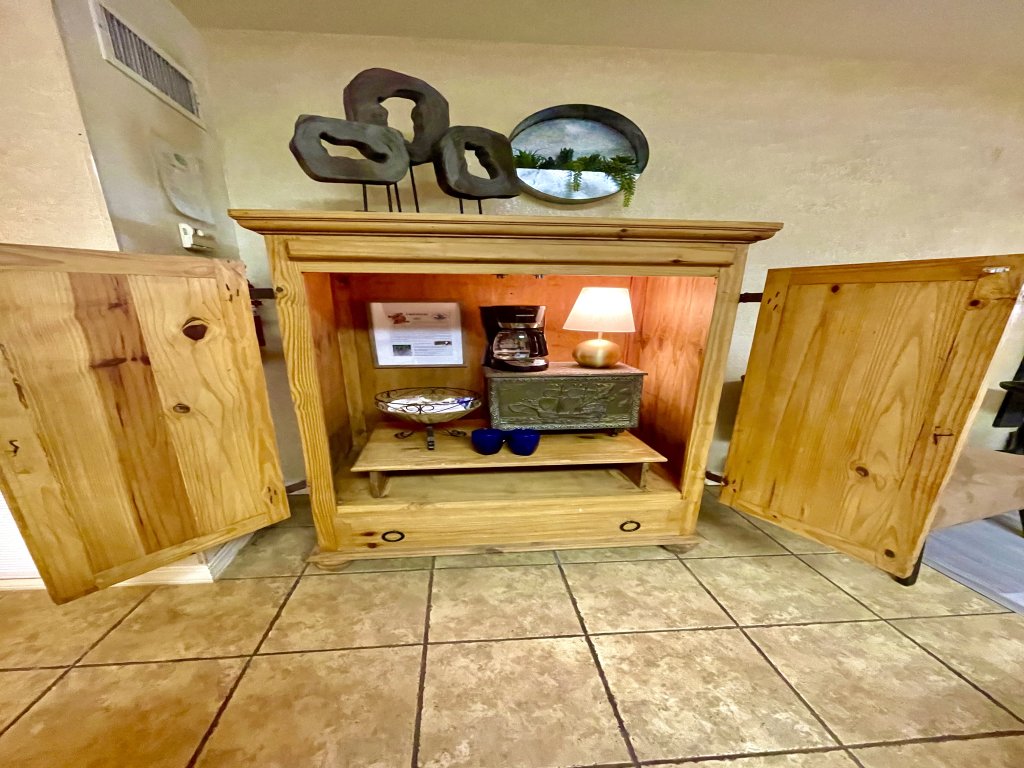 Mountain Harbor studio on Lake Ouachita. Vacation Rental in Arkansas - RedAwning