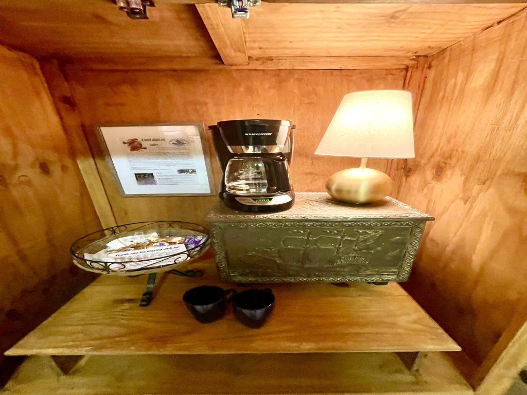 Mountain Harbor studio on Lake Ouachita. Vacation Rental in Arkansas - RedAwning