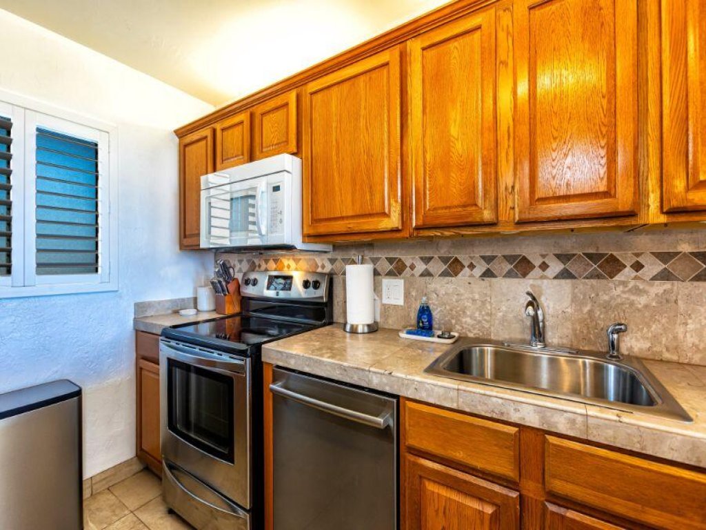 MENEHUNE SHORES, #220** Vacation Rental in Hawaii - RedAwning