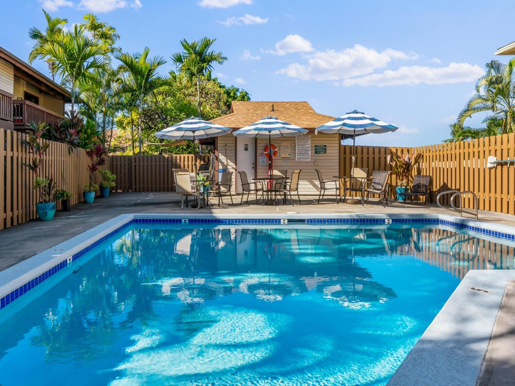 Big Island Lunapule Condos 106B Vacation Rental in Kailua Kona - RedAwning