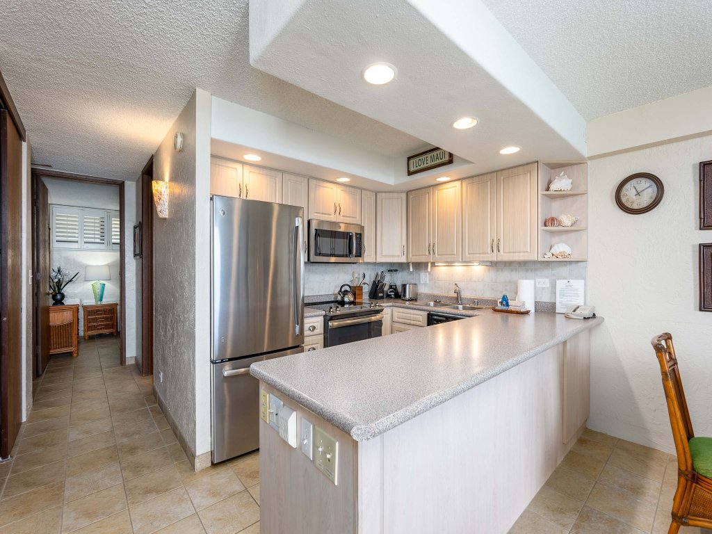 Papakea L207 Ocean Front 1 Bedroom Vacation Rental in Lahaina - RedAwning