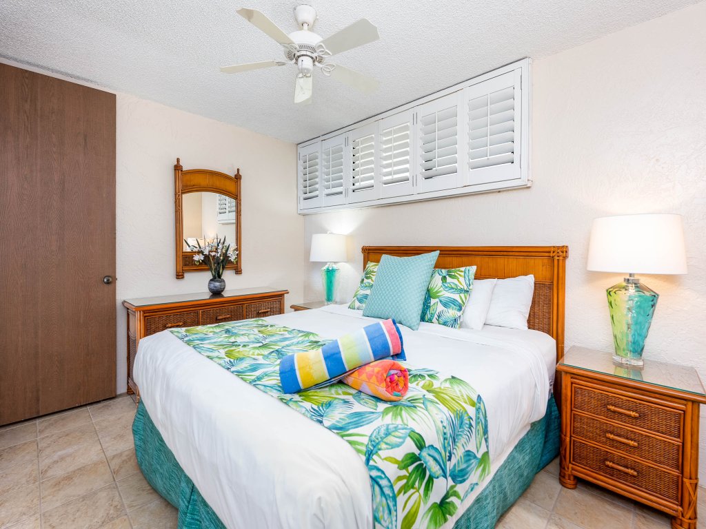 Papakea L207 Ocean Front 1 Bedroom Vacation Rental in Lahaina - RedAwning