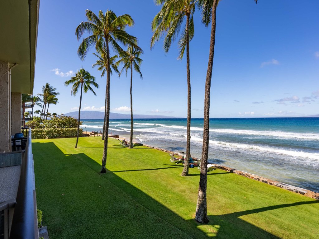 Papakea L207 Ocean Front 1 Bedroom Vacation Rental in Lahaina - RedAwning
