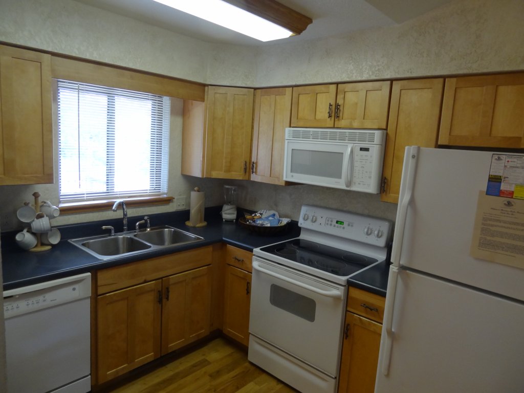C16, Two bedroom, two bath, log-sided Harbor North luxury cottage with hot tub overlooking Lake Ouachita Vacation Rental in Arkansas - RedAwning