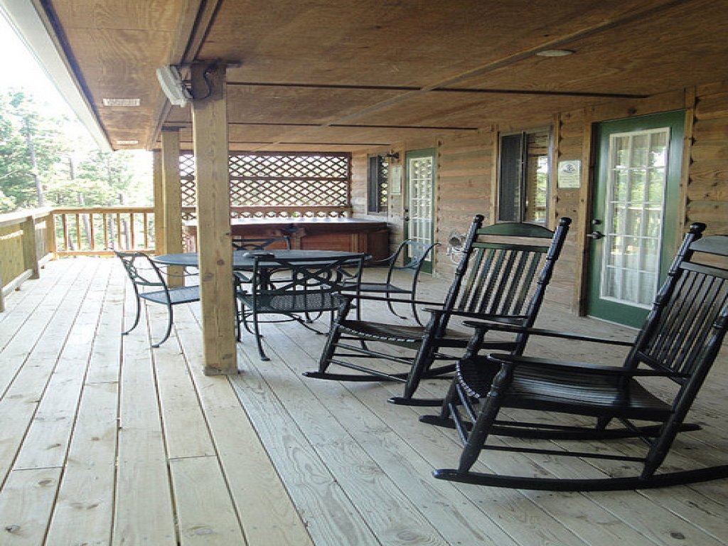 C16, Two bedroom, two bath, log-sided Harbor North luxury cottage with hot tub overlooking Lake Ouachita Vacation Rental in Arkansas - RedAwning