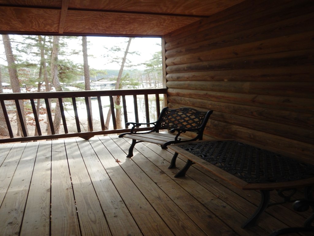 C12 - Luxury, loft, log-sided two bedroom Harbor North cottage on Lake Ouachita Vacation Rental in Arkansas - RedAwning