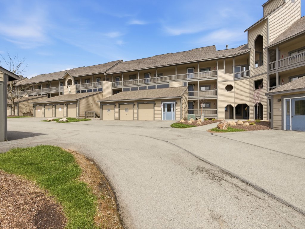 Seven Springs Stoneridge 1 BR+Loft Deluxe Condo Vacation Rental in Pennsylvania - RedAwning