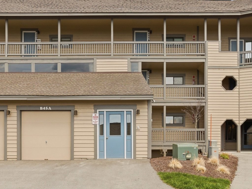 Seven Springs Stoneridge 1 BR+Loft Deluxe Condo Vacation Rental in Pennsylvania - RedAwning