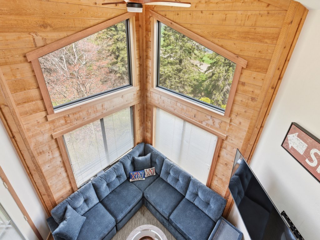 Seven Springs Stoneridge 1 BR+Loft Deluxe Condo Vacation Rental in Pennsylvania - RedAwning