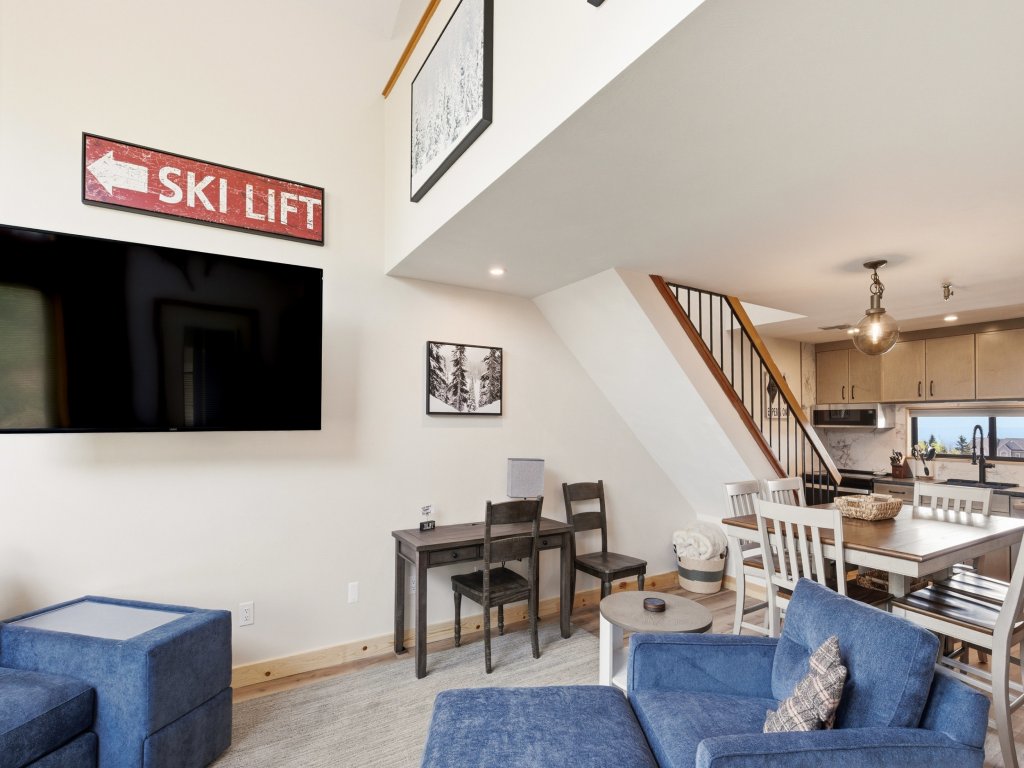 Seven Springs Stoneridge 1 BR+Loft Deluxe Condo Vacation Rental in Pennsylvania - RedAwning