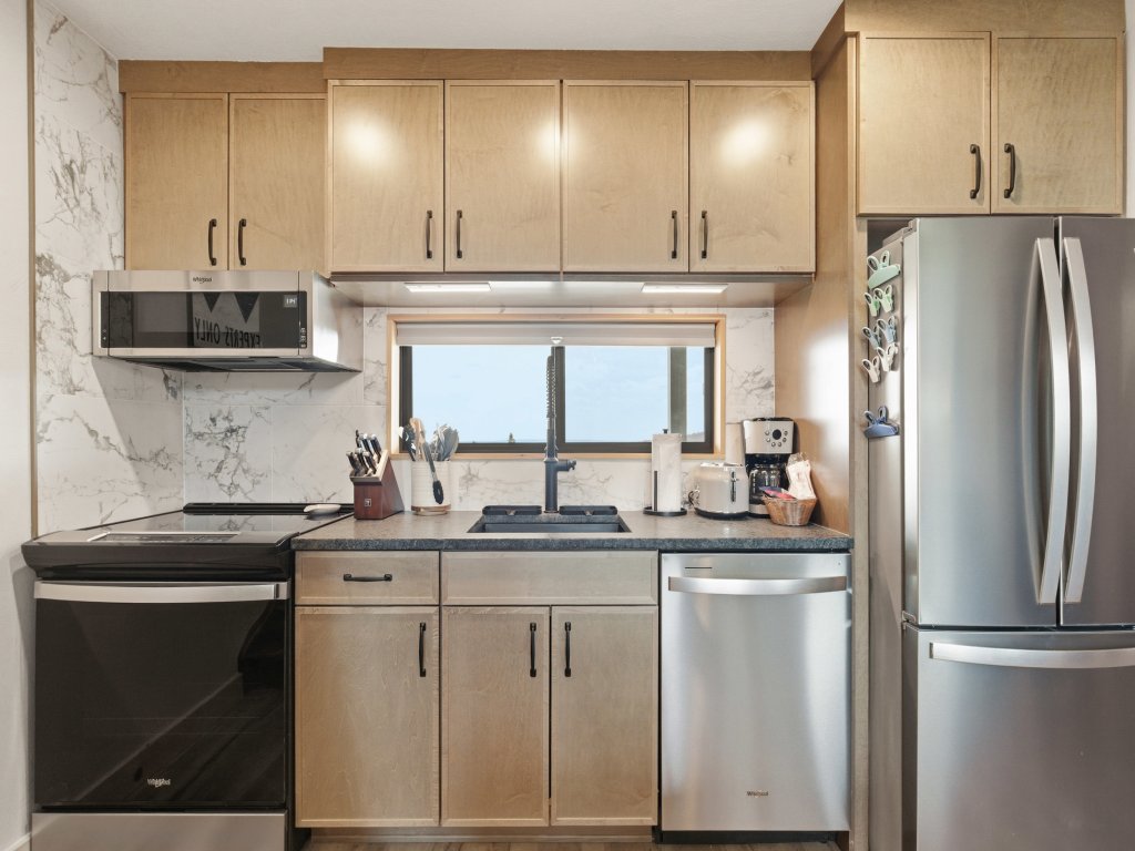 Seven Springs Stoneridge 1 BR+Loft Deluxe Condo Vacation Rental in Pennsylvania - RedAwning
