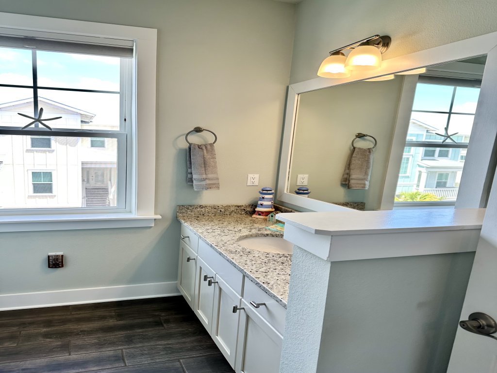 Emerald Coast Cottage Vacation Rental in Navarre - RedAwning