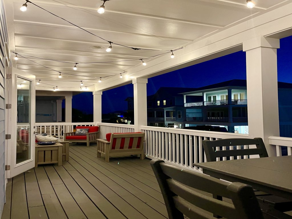 Emerald Coast Cottage Vacation Rental in Navarre - RedAwning