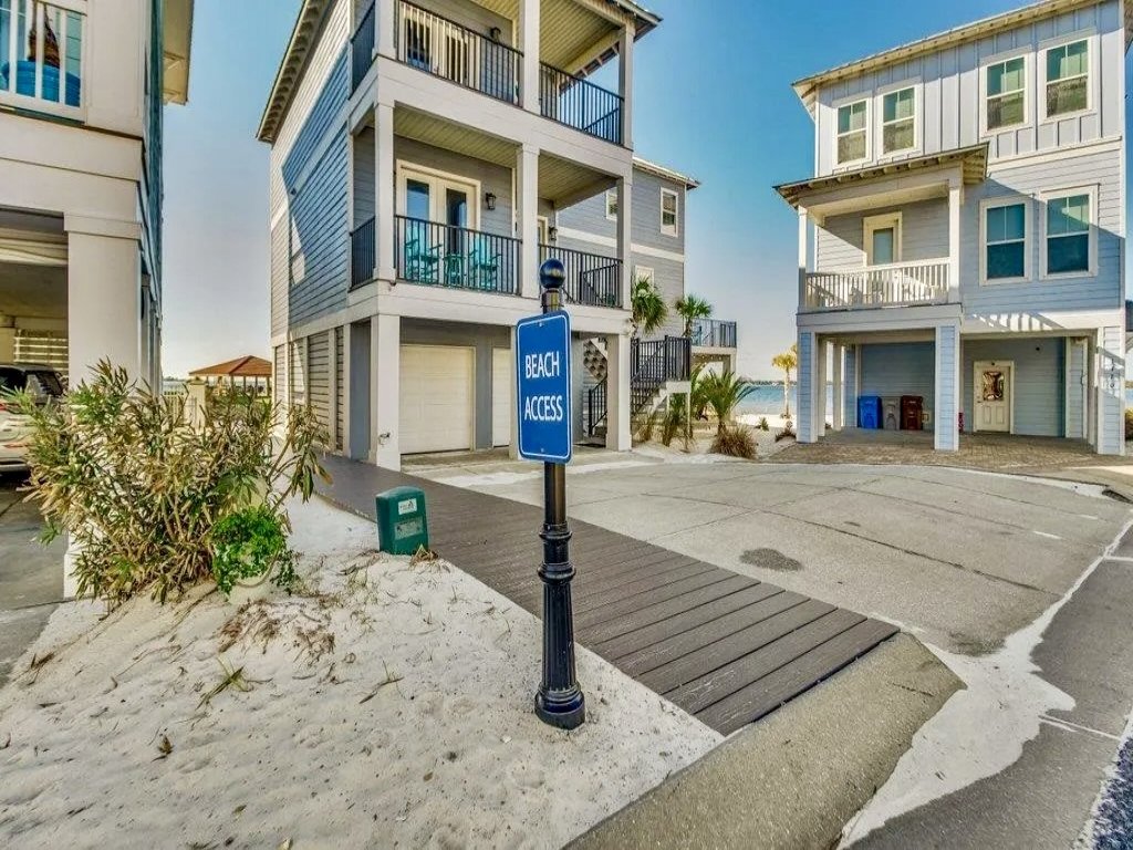 Emerald Coast Cottage Vacation Rental in Navarre - RedAwning