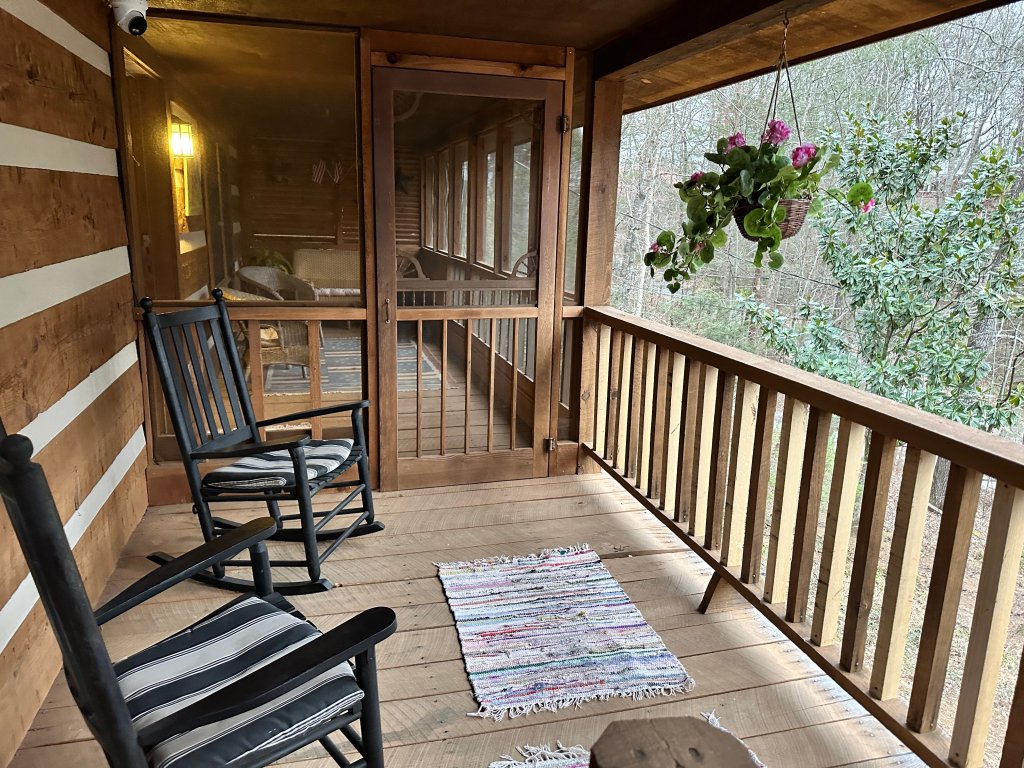 Bruno's Mountain Cave Vacation Rental in Sevierville - RedAwning