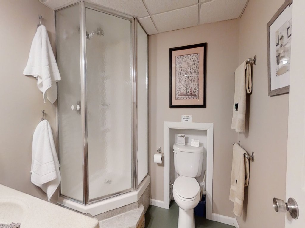 Bruno's Mountain Cave Vacation Rental in Sevierville - RedAwning
