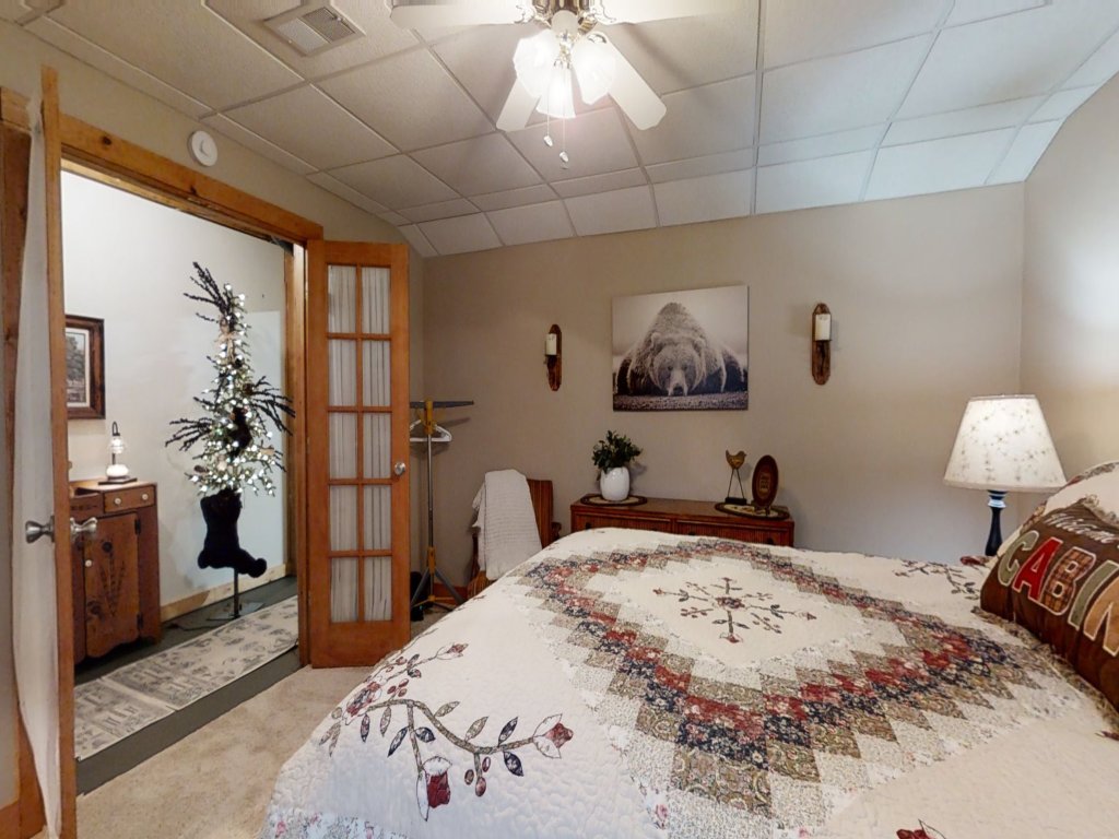 Bruno's Mountain Cave Vacation Rental in Sevierville - RedAwning