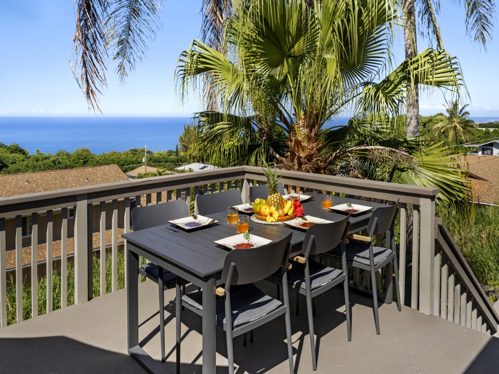 Halekii Sunset Vacation Rental in Kealakekua - RedAwning