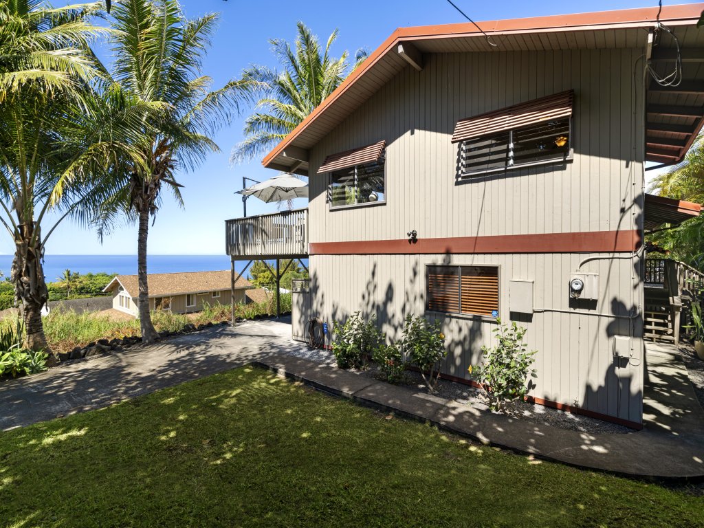Halekii Sunset Vacation Rental in Kealakekua - RedAwning