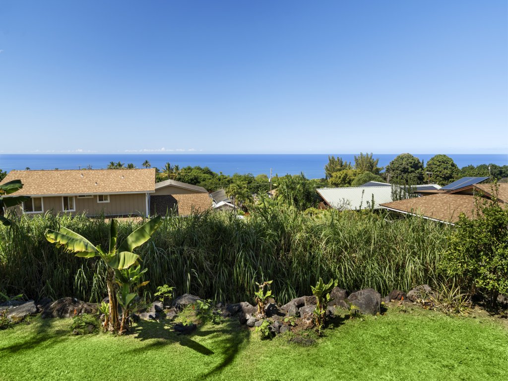 Halekii Sunset Vacation Rental in Kealakekua - RedAwning