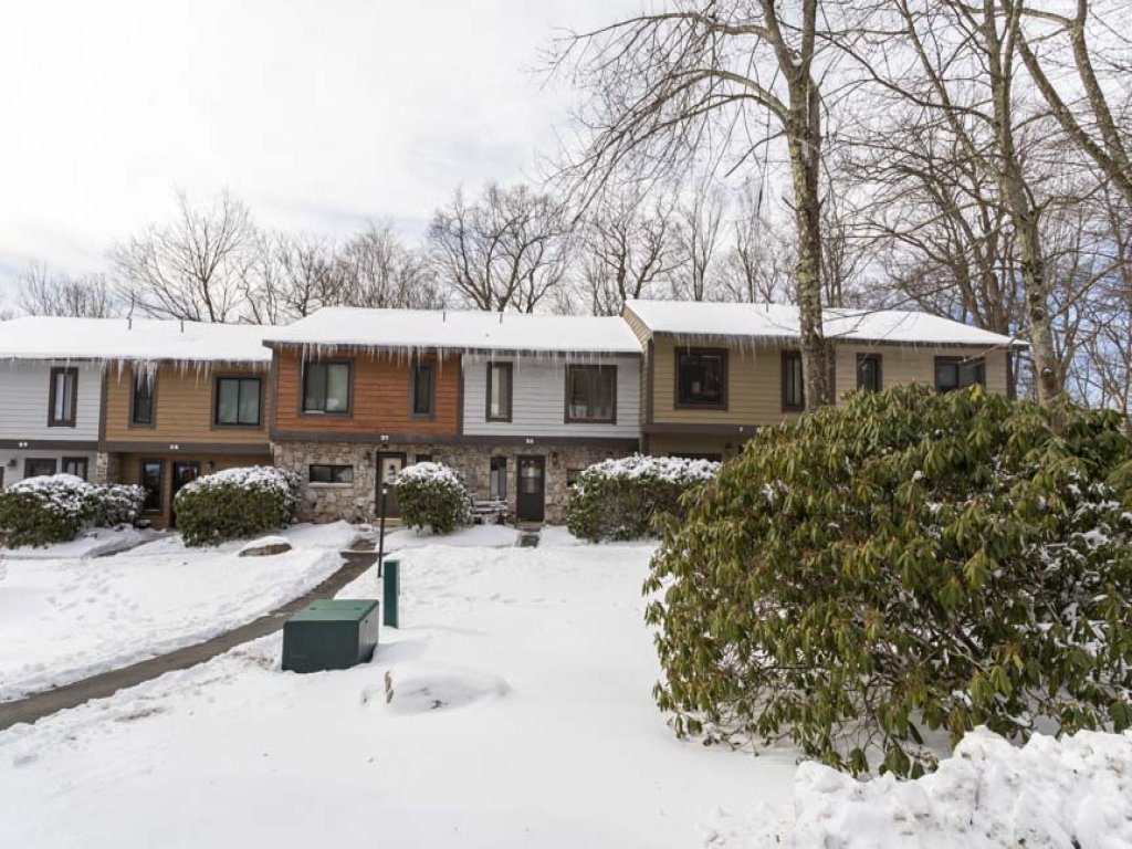 Seven Springs 3 BR Deluxe Condo, Near Golf Course Vacation Rental in Pennsylvania - RedAwning