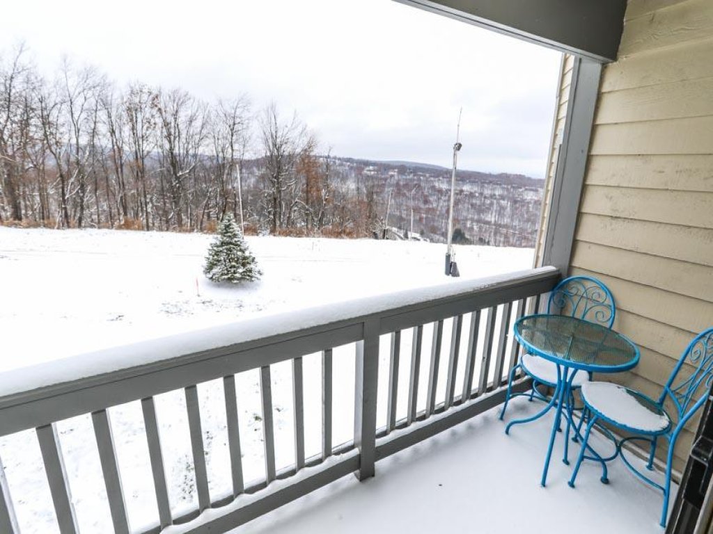 Seven Springs Stoneridge 3 Bedroom Standard Condo, Mountain Views! Vacation Rental in Pennsylvania - RedAwning
