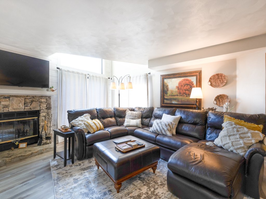 Seven Springs Meadowridge 3 Bedroom Premier Condo - Sleeps 10, Pet Friendly! Vacation Rental in Pennsylvania - RedAwning