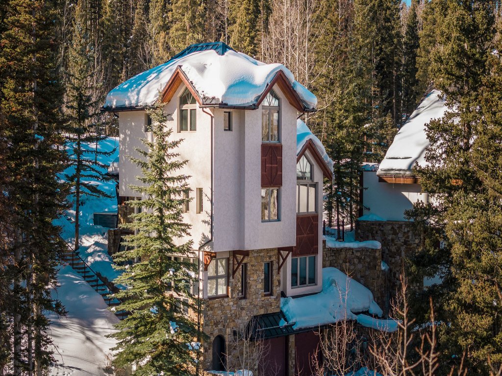 Winterleaf Vacation Rental in Mountain Village - RedAwning