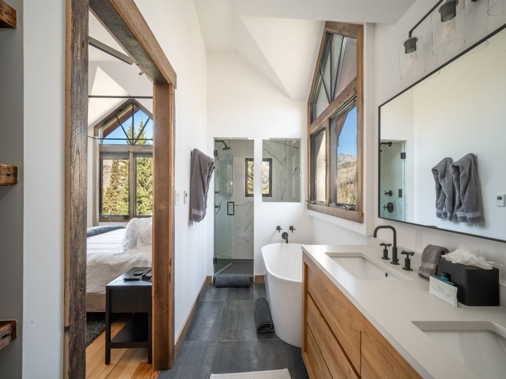Winterleaf Vacation Rental in Mountain Village - RedAwning