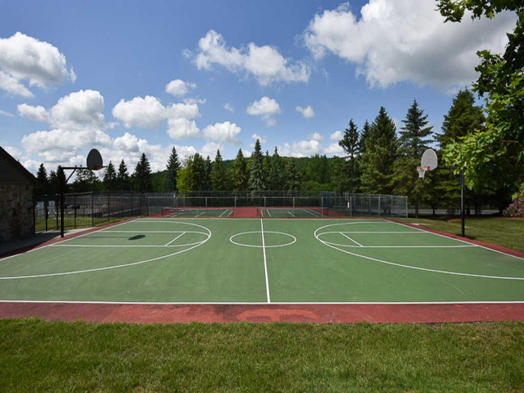 Seven Springs Sunridge 3 Bedrooms Premium Condo, Private Hot Tub! Vacation Rental in Pennsylvania - RedAwning