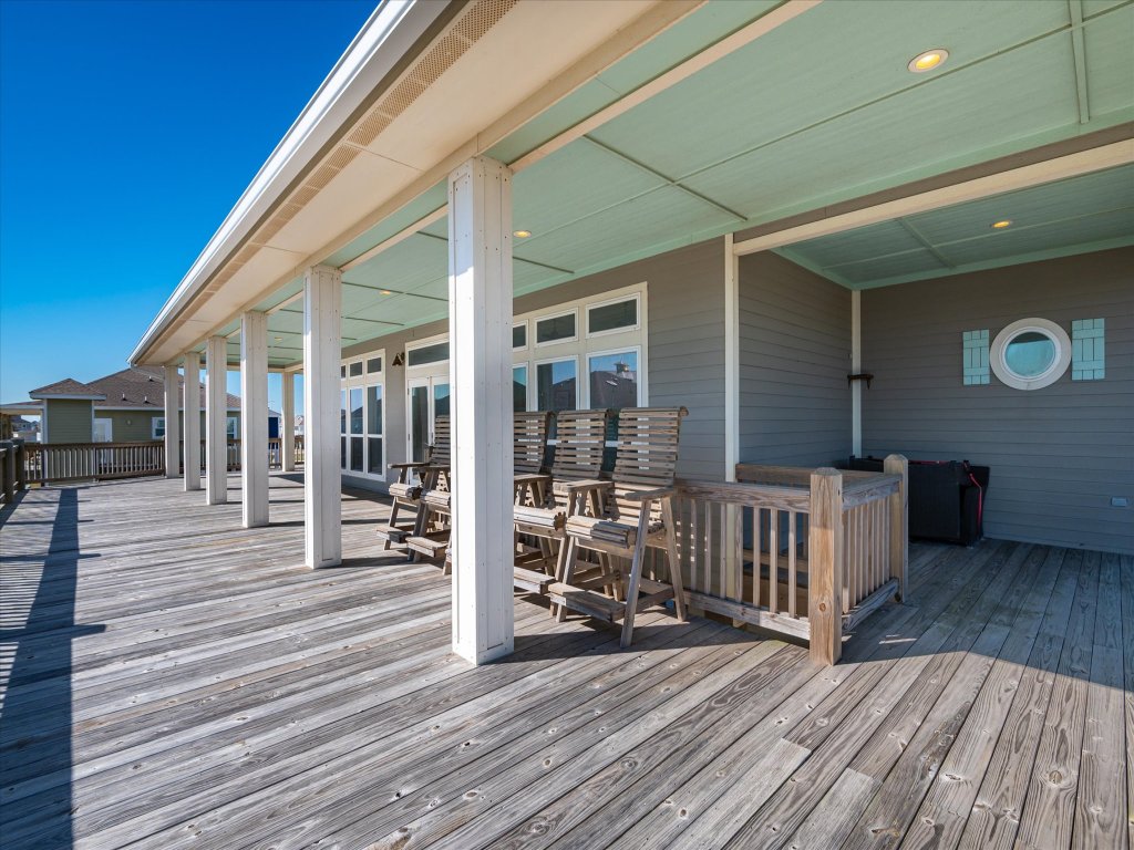 SweetSol Crystal Beach Home Vacation Rental in Texas - RedAwning