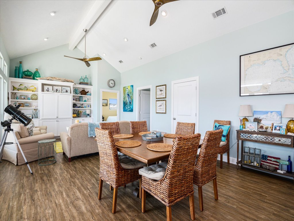 SweetSol Crystal Beach Home Vacation Rental in Texas - RedAwning