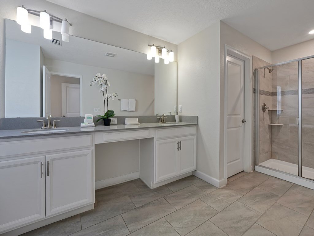5 Bed in Champions Gate, Modern Decor, Kid Themed Rooms, Game Room, Gated Resort! Vacation Rental in Champions Gate - RedAwning