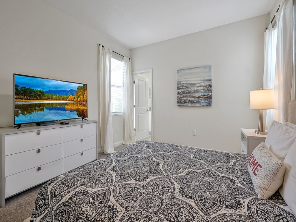 5 Bed in Champions Gate, Modern Decor, Kid Themed Rooms, Game Room, Gated Resort! Vacation Rental in Champions Gate - RedAwning