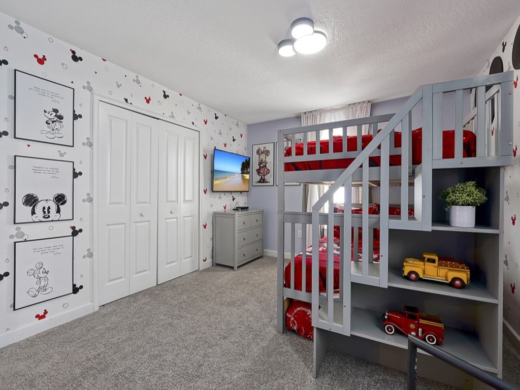 5 Bed in Champions Gate, Modern Decor, Kid Themed Rooms, Game Room, Gated Resort! Vacation Rental in Champions Gate - RedAwning