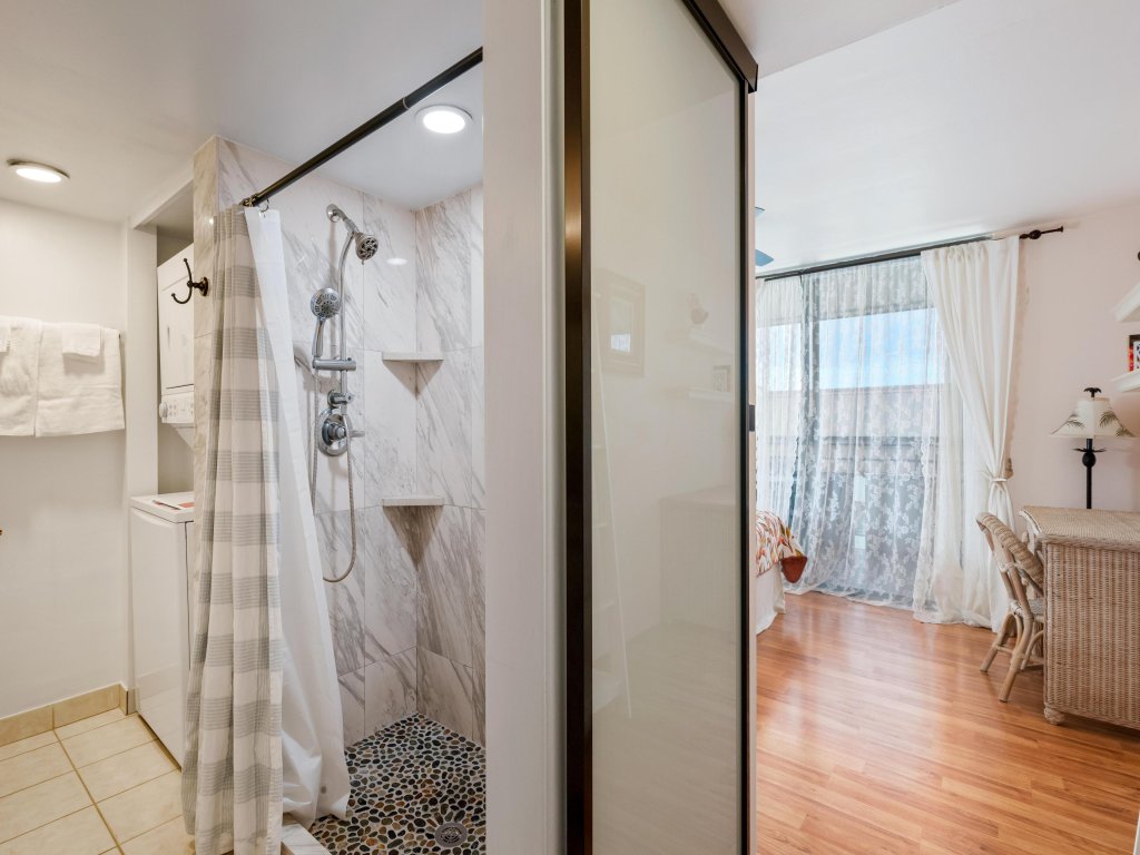 Big Island White Sands Village 323 Vacation Rental in Kailua Kona - RedAwning