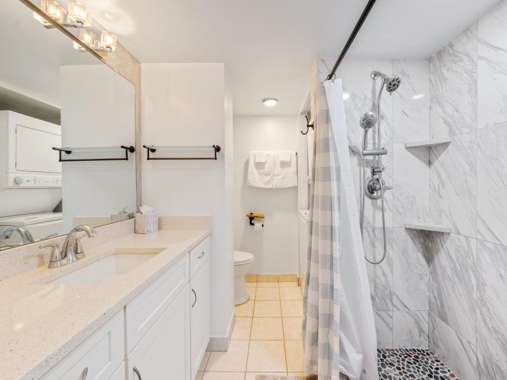 Big Island White Sands Village 323 Vacation Rental in Kailua Kona - RedAwning