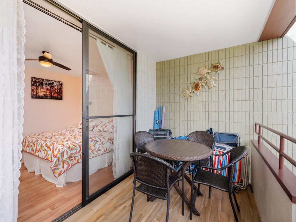 Big Island White Sands Village 323 Vacation Rental in Kailua Kona - RedAwning