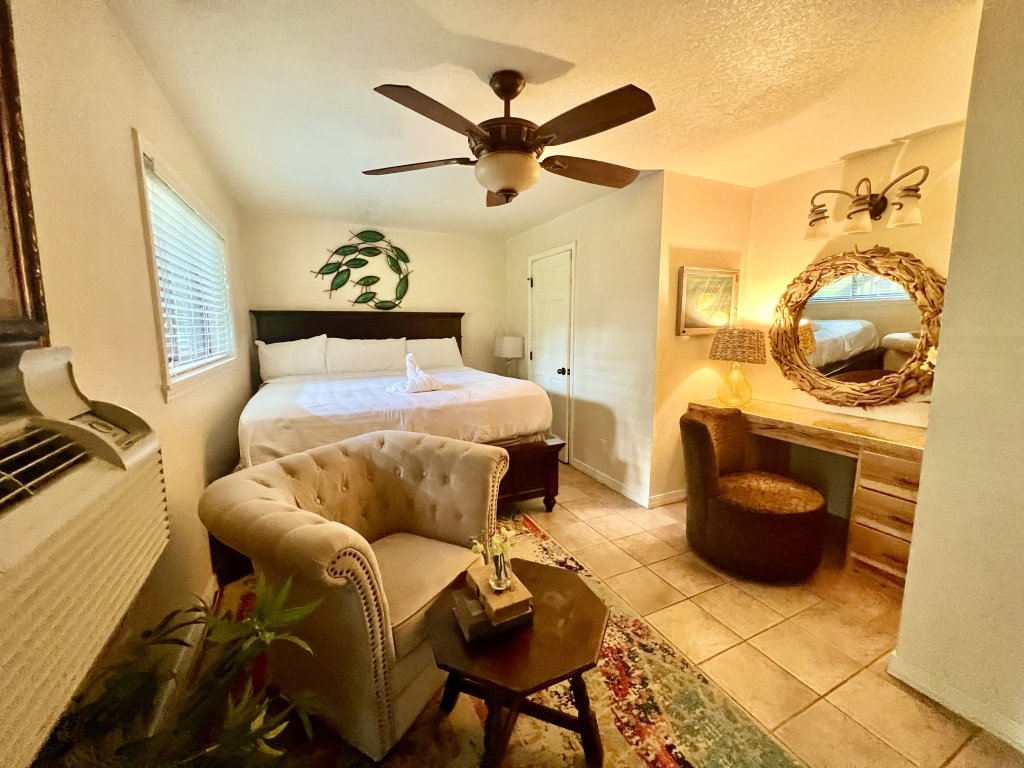 A2 - Poolside King Cabana with full kitchen, king bed, sleeper sofa and pool access Vacation Rental in Arkansas - RedAwning