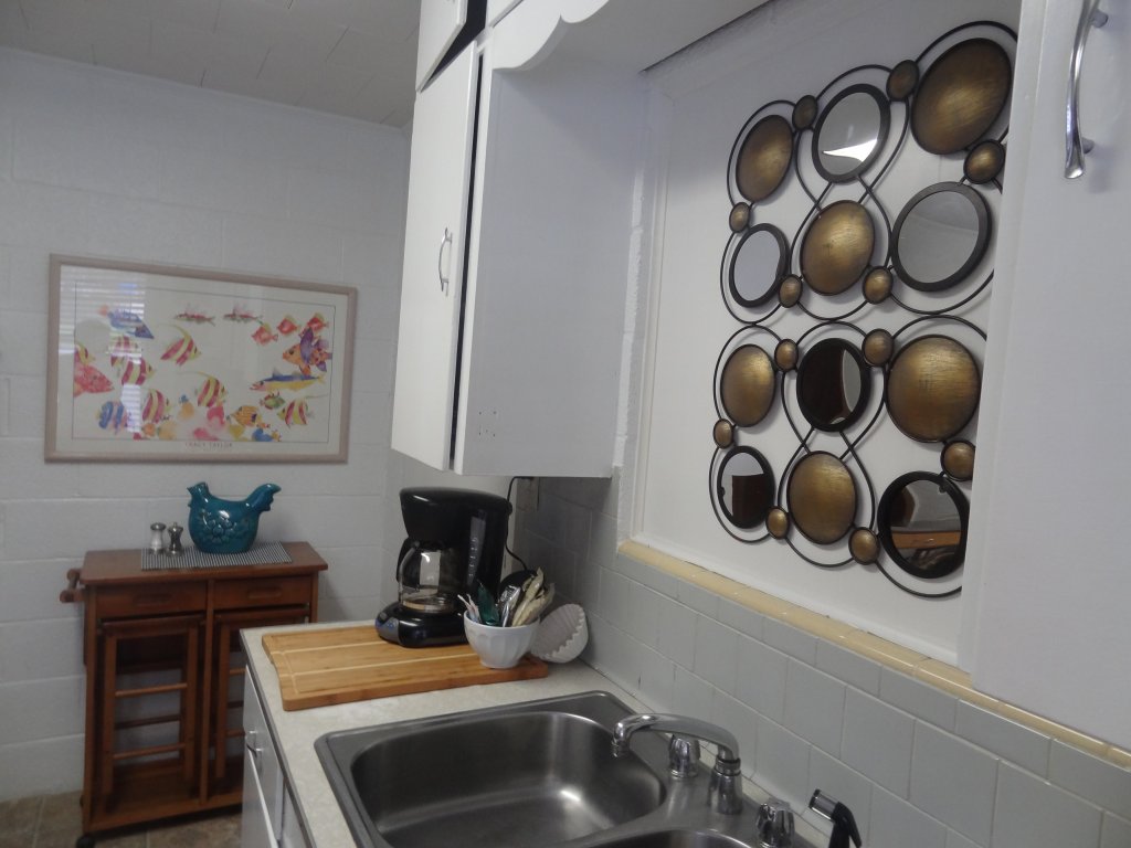 JIS12 - Budget friendly queen studio with full kitchen, two queen beds and sleeper sofa Vacation Rental in Arkansas - RedAwning