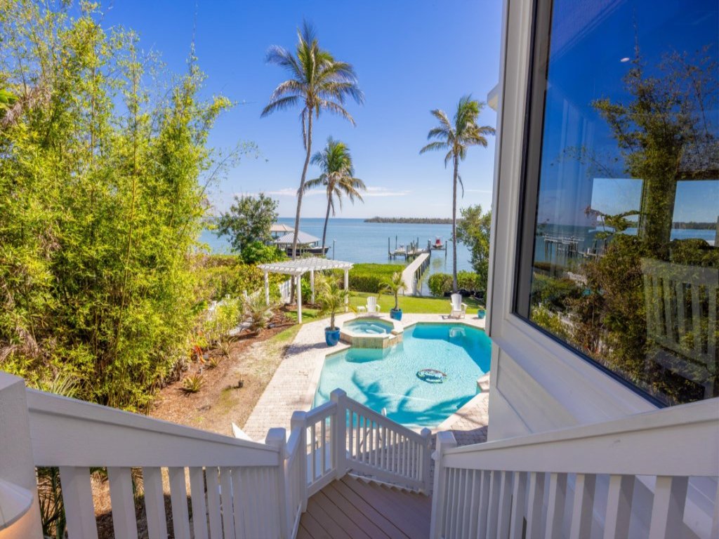 Captiva Grace- Gulf to Bay! Vacation Rental in Captiva - RedAwning