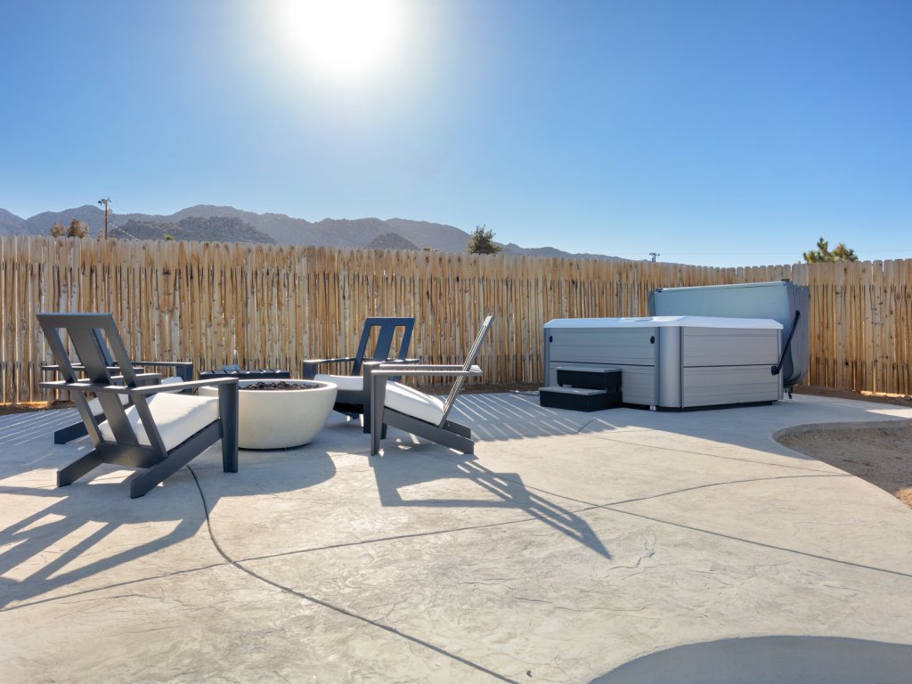 Of Wine & Gods - Hot Tub, BBQ and Fire Pit! Vacation Rental in California - RedAwning