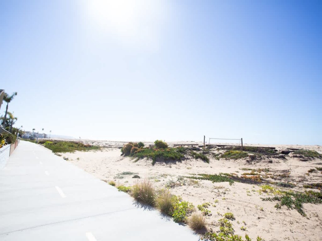 1121 E Balboa A | Charming Oceanfront w/ Patio & Views Vacation Rental in Newport Beach - RedAwning